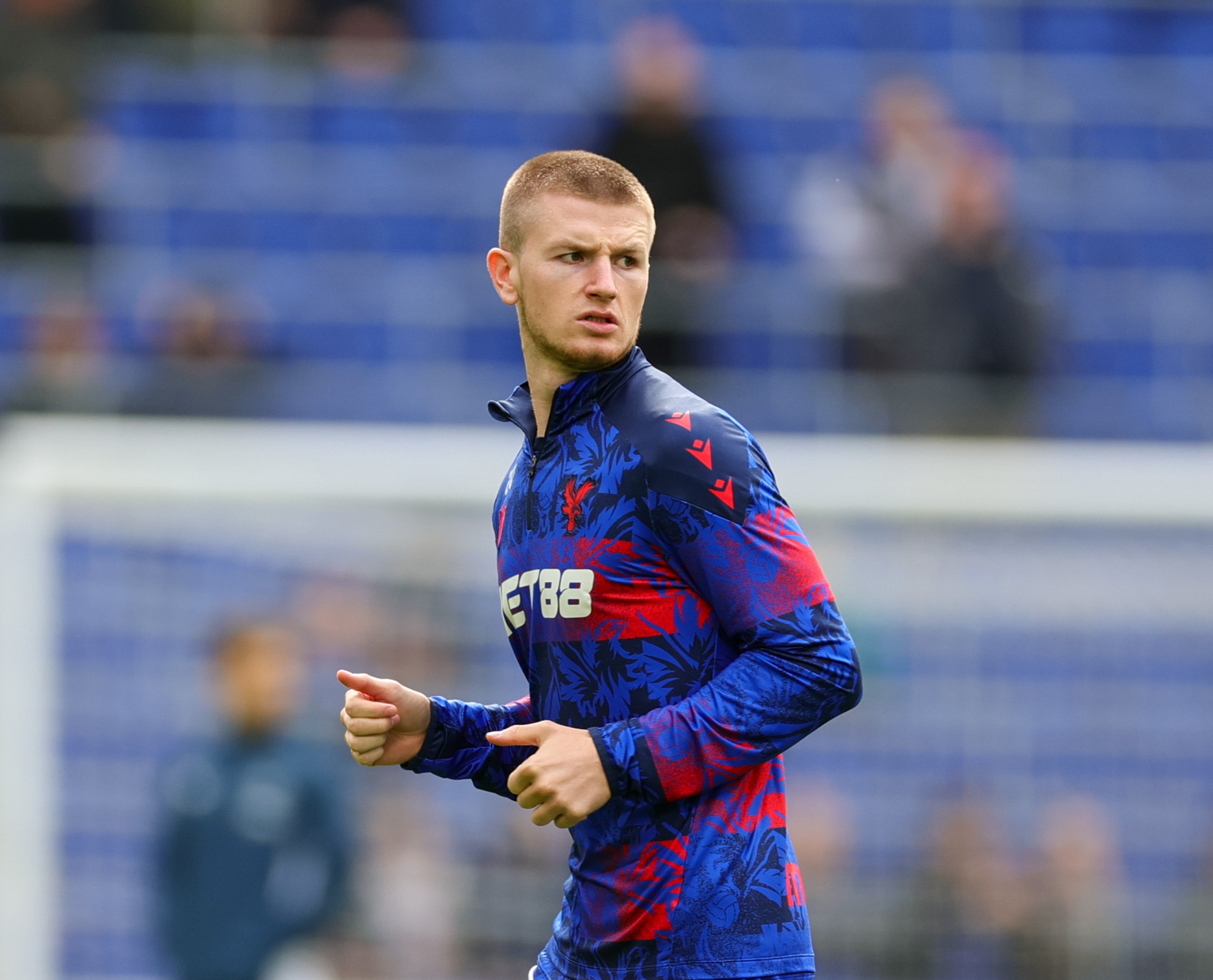 世界杯球队排名-布朗：曼联应该买亚当·沃顿，他与梅努能组成顶级中场组合