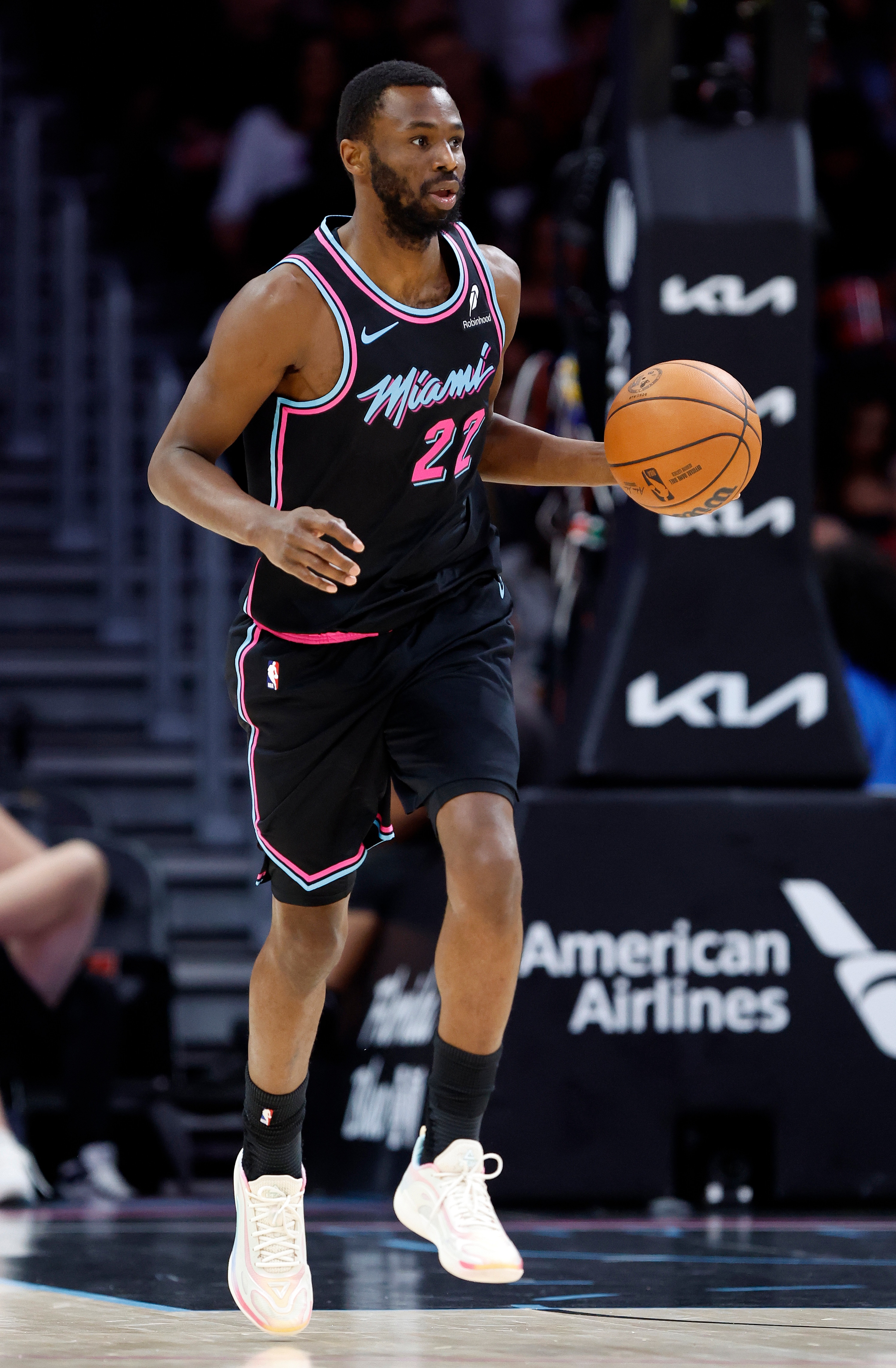 世界杯历史战绩-科尔：维金斯拥有安静善良的灵魂 他是一位伟大的父亲更是个好人