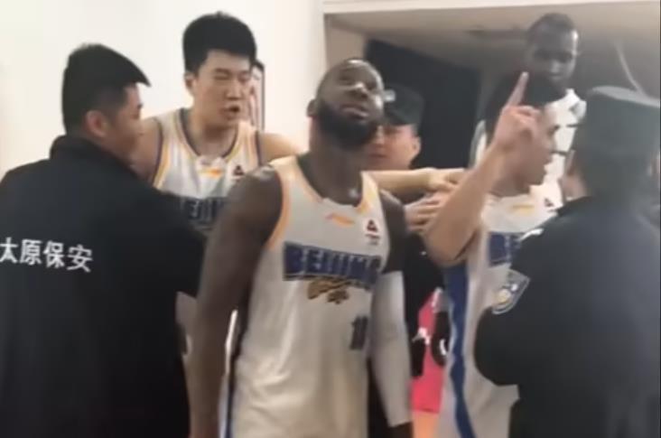 世界杯射手榜-山西队主场太荒唐！首钢队客场赢球，陈盈骏被吐口水